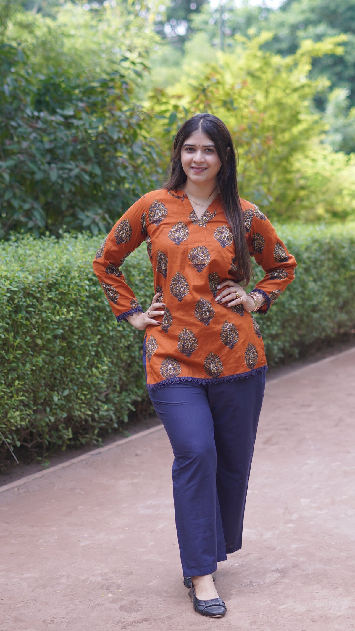 VANIKA CO-ORD SET with LACE PATTERN.